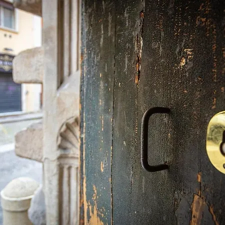 Апартаменты Design In Historical Palace Болонья