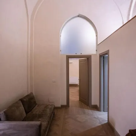 Lejlighed Design In Historical Palace