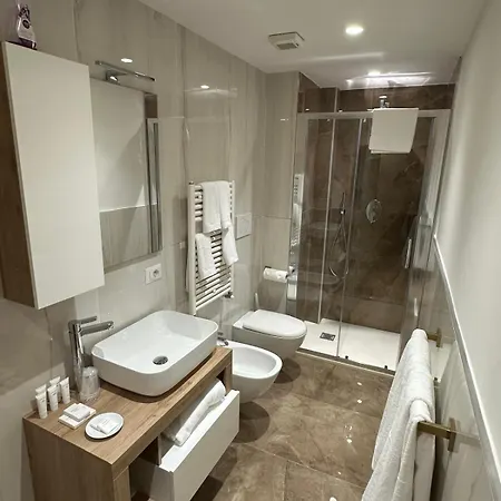 Design In Historical Palace דירה בולוניה