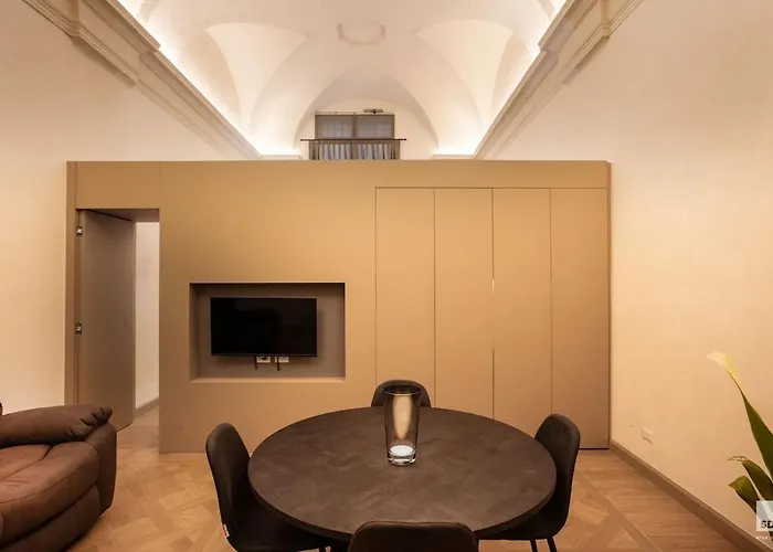 Design In Historical Palace * Bologna