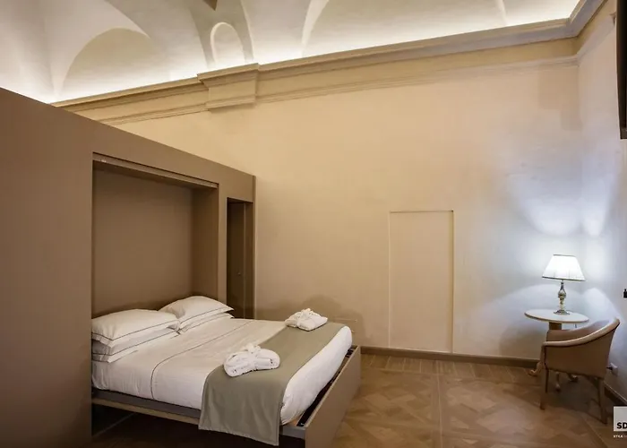 Design In Historical Palace * Bologna